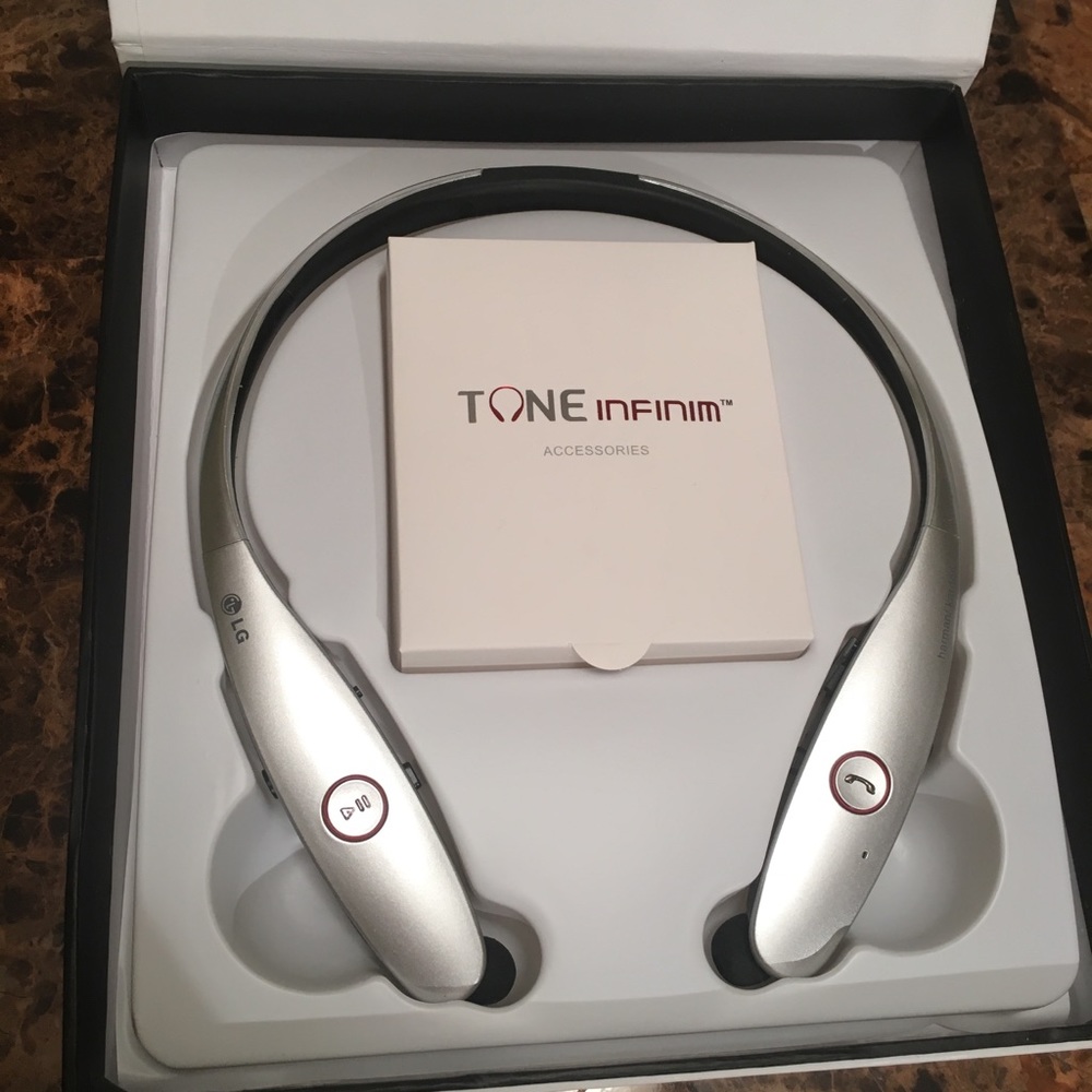 900 LG Headset + Accessories